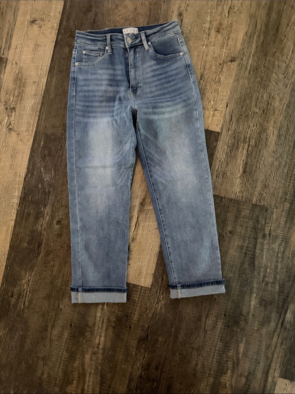 SAIGE Relaxed Boyfriend Jeans in Light Blue Wash 3/26